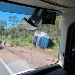 Batida entre ônibus e carro mata motorista na BR-135, em Joaquim Felício (MG)