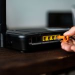 Nunca coloque o roteador do Wi-Fi ao lado deste objeto em casa; pode bloquear a ligação