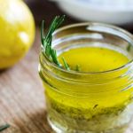 Cascas de frutas podem ser usadas para fazer azeite cítrico; confira e prepare em casa