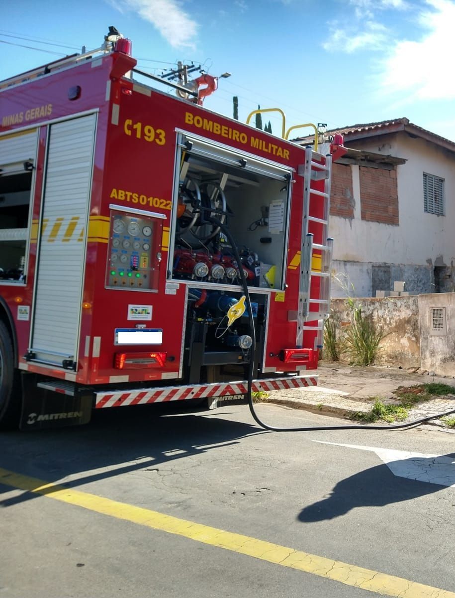 Bombeiros atendem vítimas de intoxicação por amônia em Itajubá