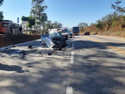 Veículos já foram retirados da pista.