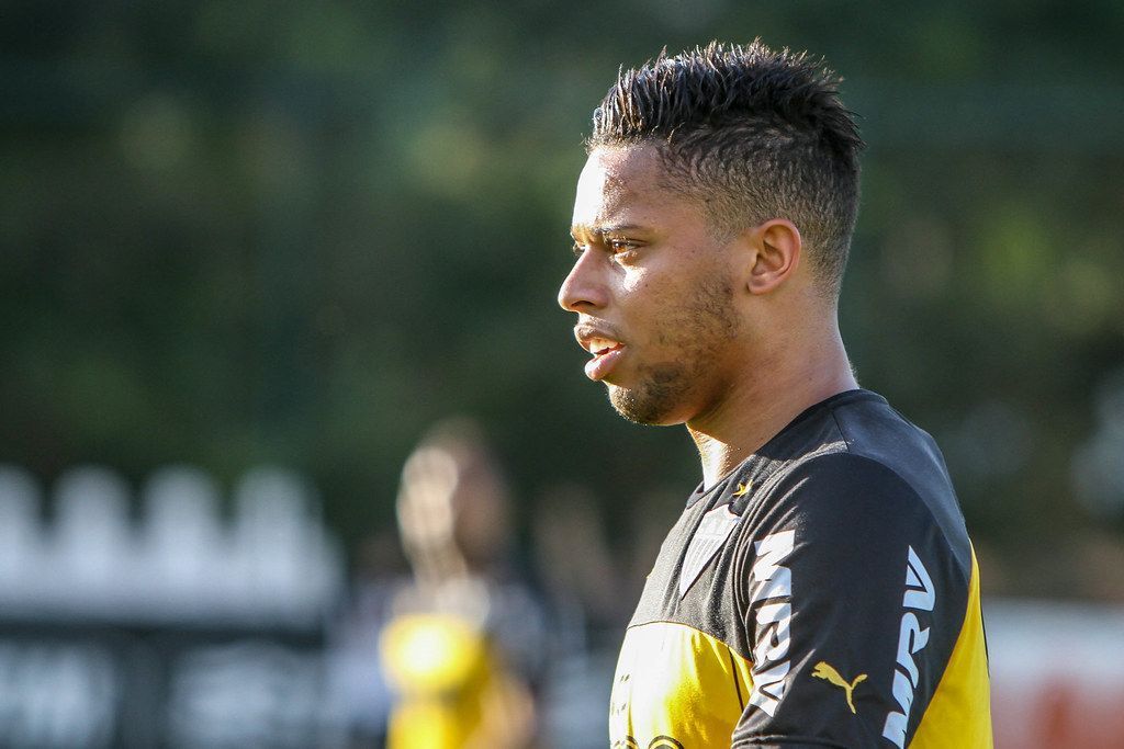 Jogador escala 'time ideal' com ex-companheiros de Atlético; veja os 11