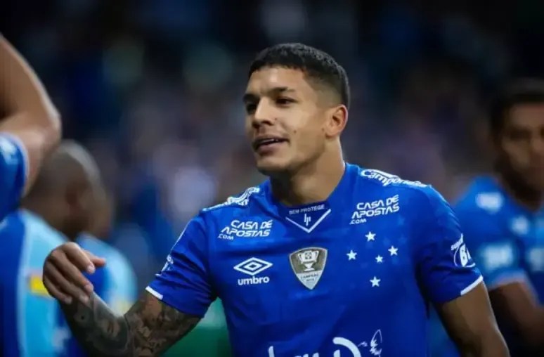 Próximo do retorno, Romero parabeniza Cruzeiro nas redes sociais