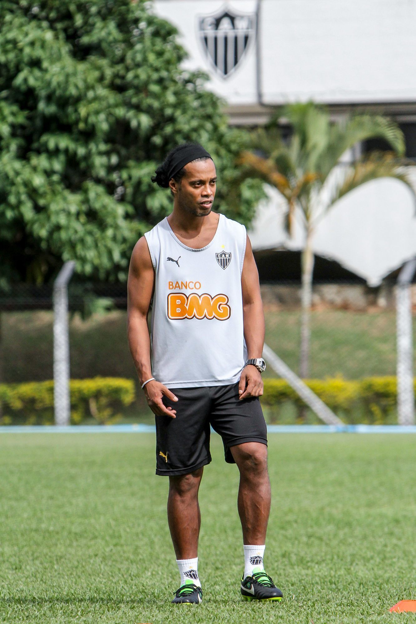 Tardelli revela bastidores de briga entre Ronaldinho e técnico histórico do Atlético