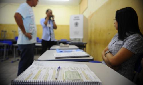 Por que a Justiça Eleitoral está atrás de intérprete de Libras para ser mesário? | CNN Brasil