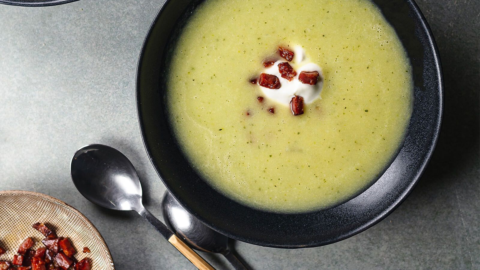 Receita prática de creme de chuchu com bacon defumado