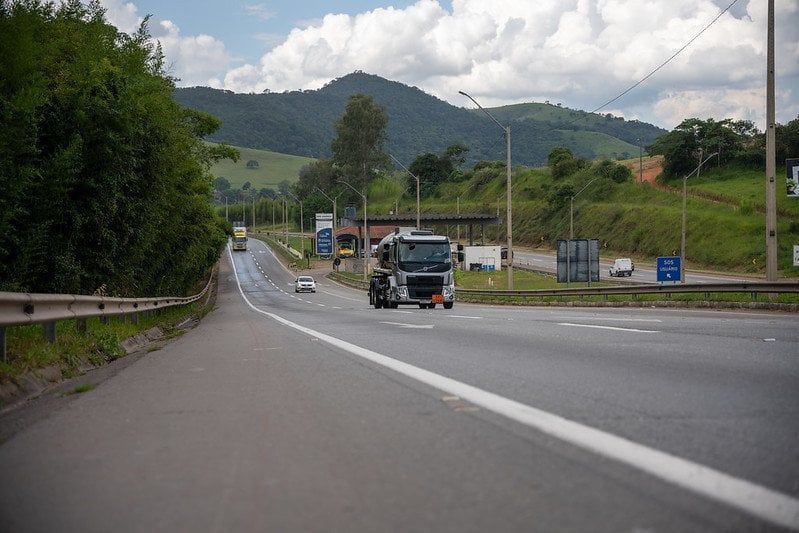 Mais de 700 mil veículos devem passar pela Fernão Dias entre esta quinta-feira e sábado