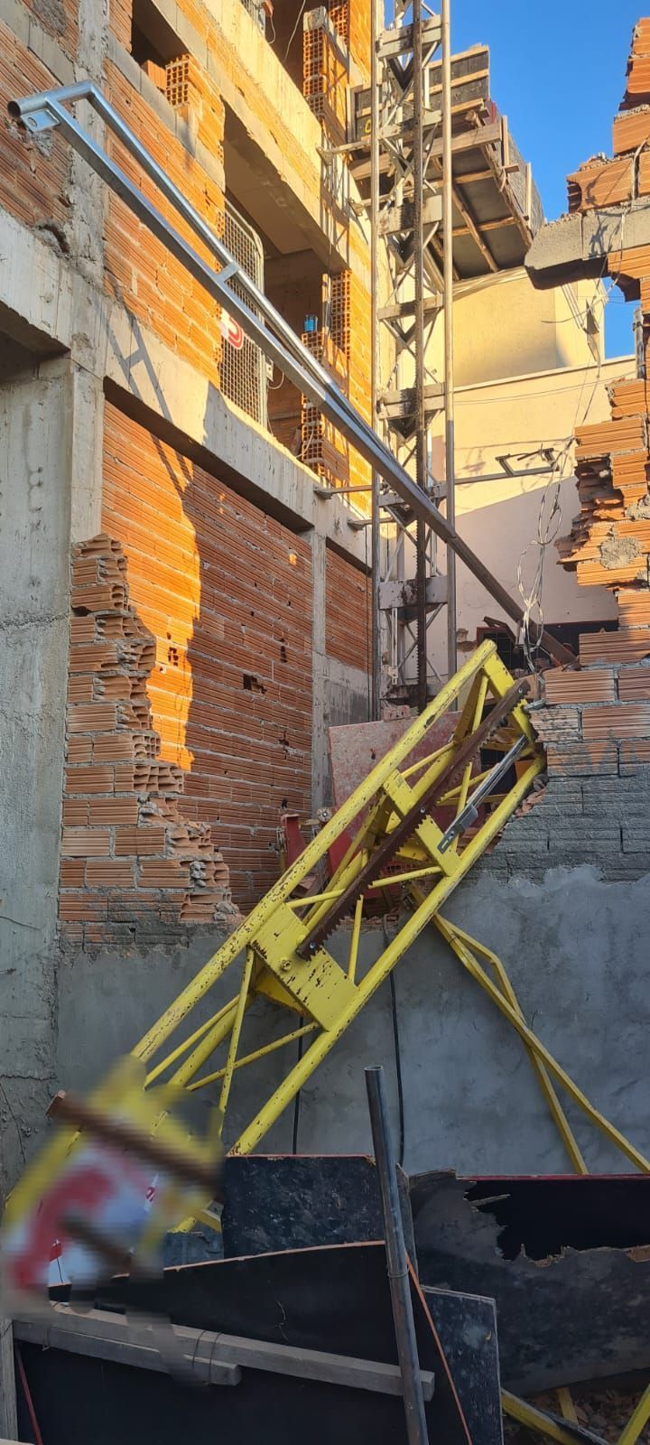 Elevador despenca de prédio em construção em Alfenas