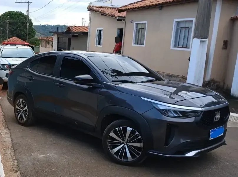 Homem é preso com carro furtado em distrito de Três Pontas