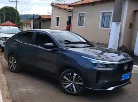 Carro roubado no Rio é apreendido em Três Pontas.