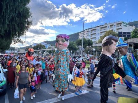 Desfile está previsto para ocorrer entre 14 e 17 de fevereiro e exige um mínimo de 100 integrantes por bloco.