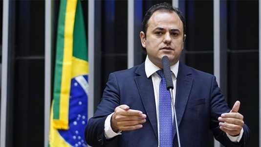 Conselho de Ética arquiva processo contra deputado Glauber Braga por suposta agressão a colega | CNN Brasil