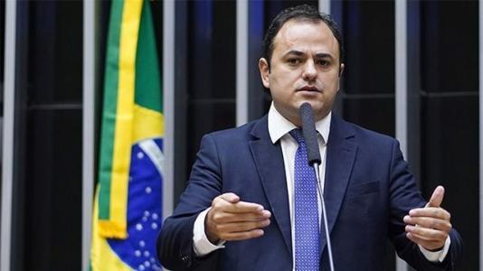 Conselho de Ética arquiva processo contra deputado Glauber Braga por suposta agressão a colega | CNN Brasil