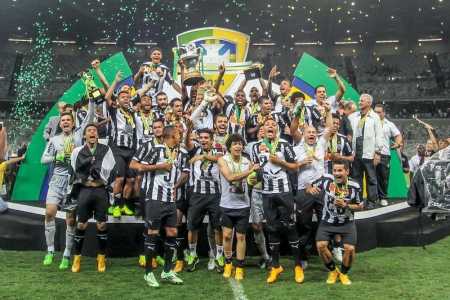 Atlético comemorando o título da Copa do Brasil de 2014, no Mineirão