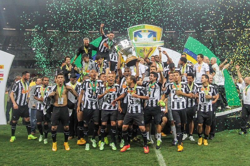 Campeão da Copa do Brasil pelo Atlético anuncia aposentadoria do futebol