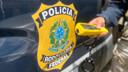 Motorista do caminhão não se feriu; casal da caminhonete recebeu atendimento médico.