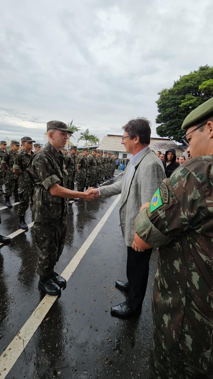 Tiro de Guerra de Varginha faz entrega de boinas aos Atiradores