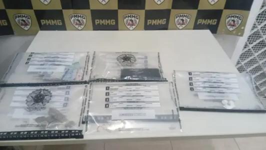 Jovem é preso com drogas e dinheiro.