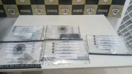 Jovem é preso com drogas e dinheiro.