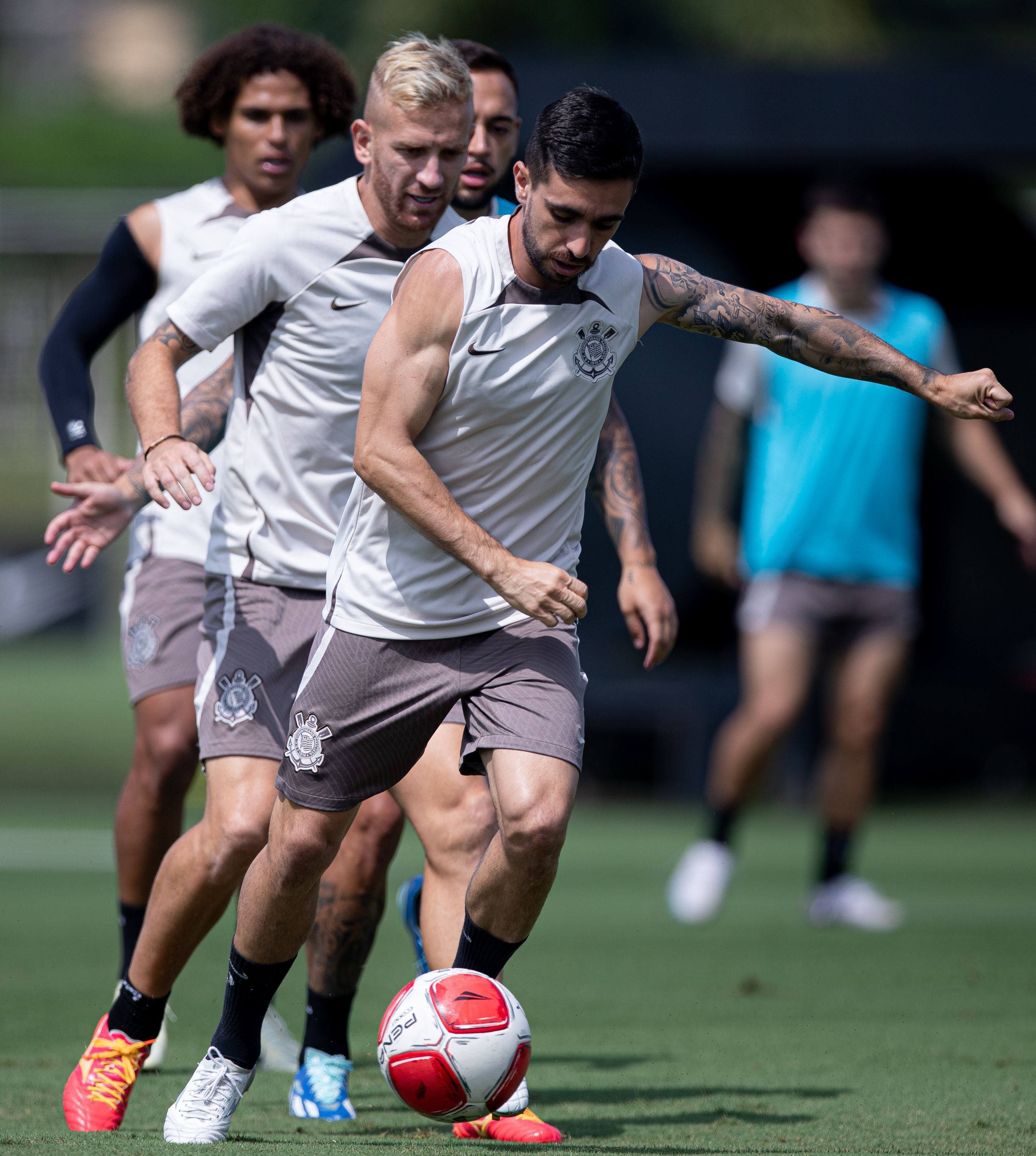 Coronado e Pedro Raul concluem transição e podem atuar pelo Corinthians
