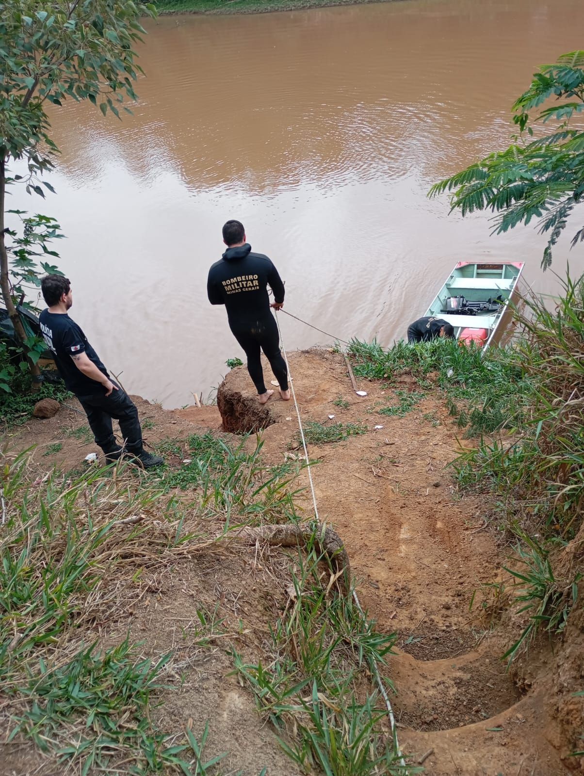 Instaurado inquérito para apurar morte de homem encontrado em rio em Pouso Alegre