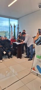 Três horas de chuva forte atingiram cerca de dez bairros; famílias perderam tudo e doações estão sendo recolhidas.