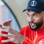 Ex-Liverpool e Inglaterra viraliza ao buscar novo time no Linkedin; confira