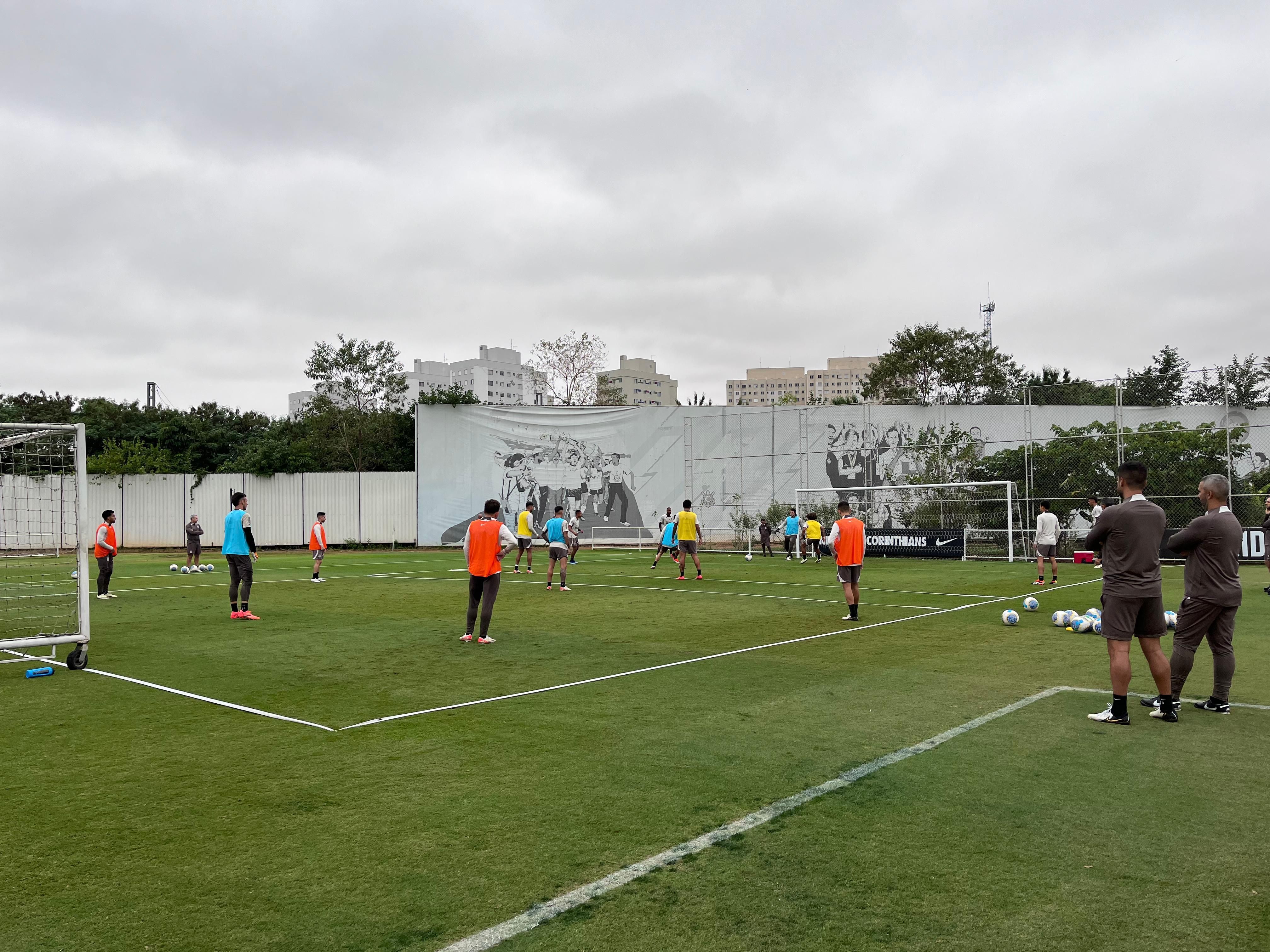 Com Cássio, Corinthians se reapresenta ao CT após goleada na Sul-Americana