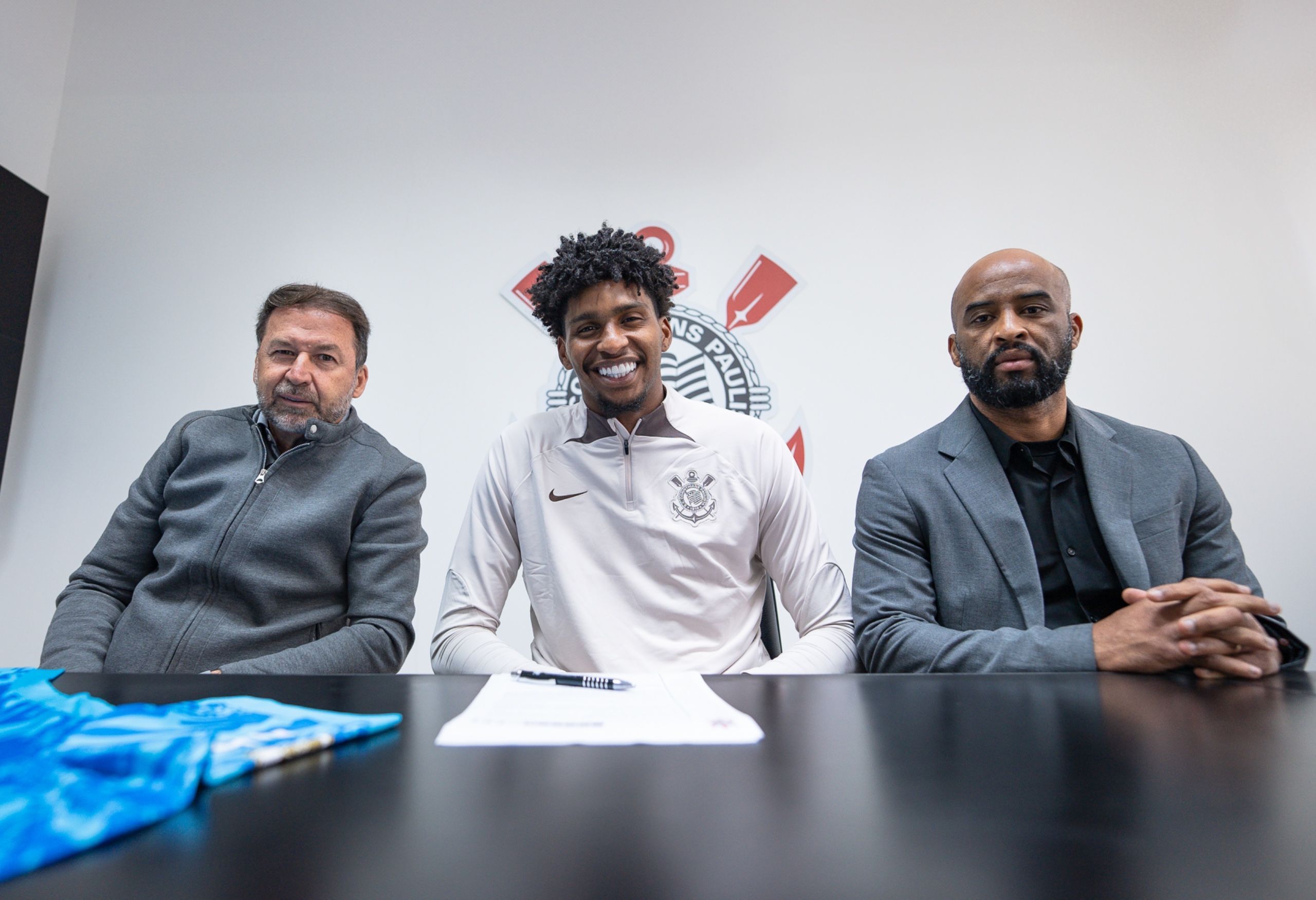 Corinthians anuncia a contratação do goleiro Hugo Souza, ex-Flamengo