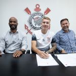 Corinthians anuncia a contratação do volante Charles por quatro temporadas