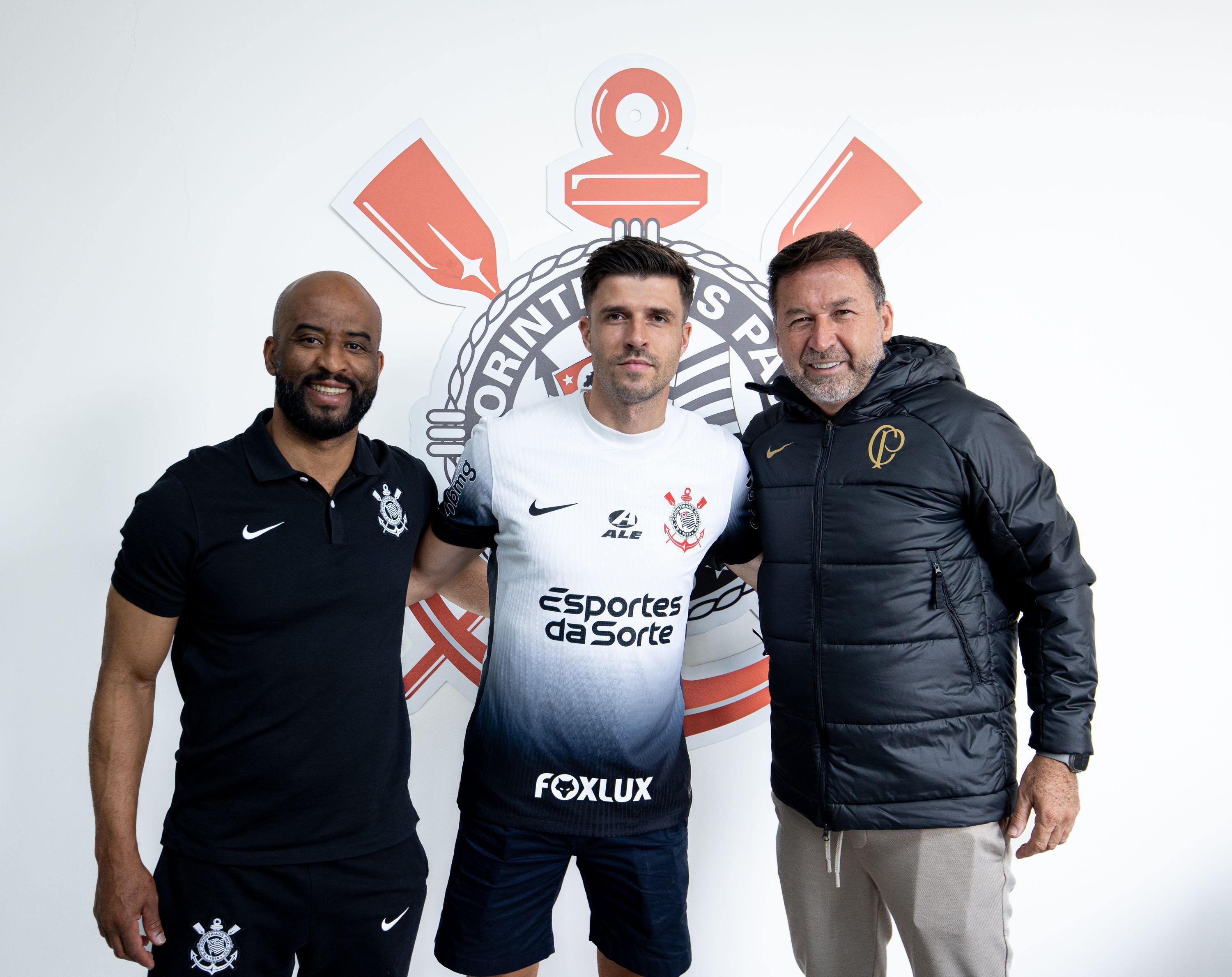 Corinthians anuncia contratação do atacante Héctor Hernández