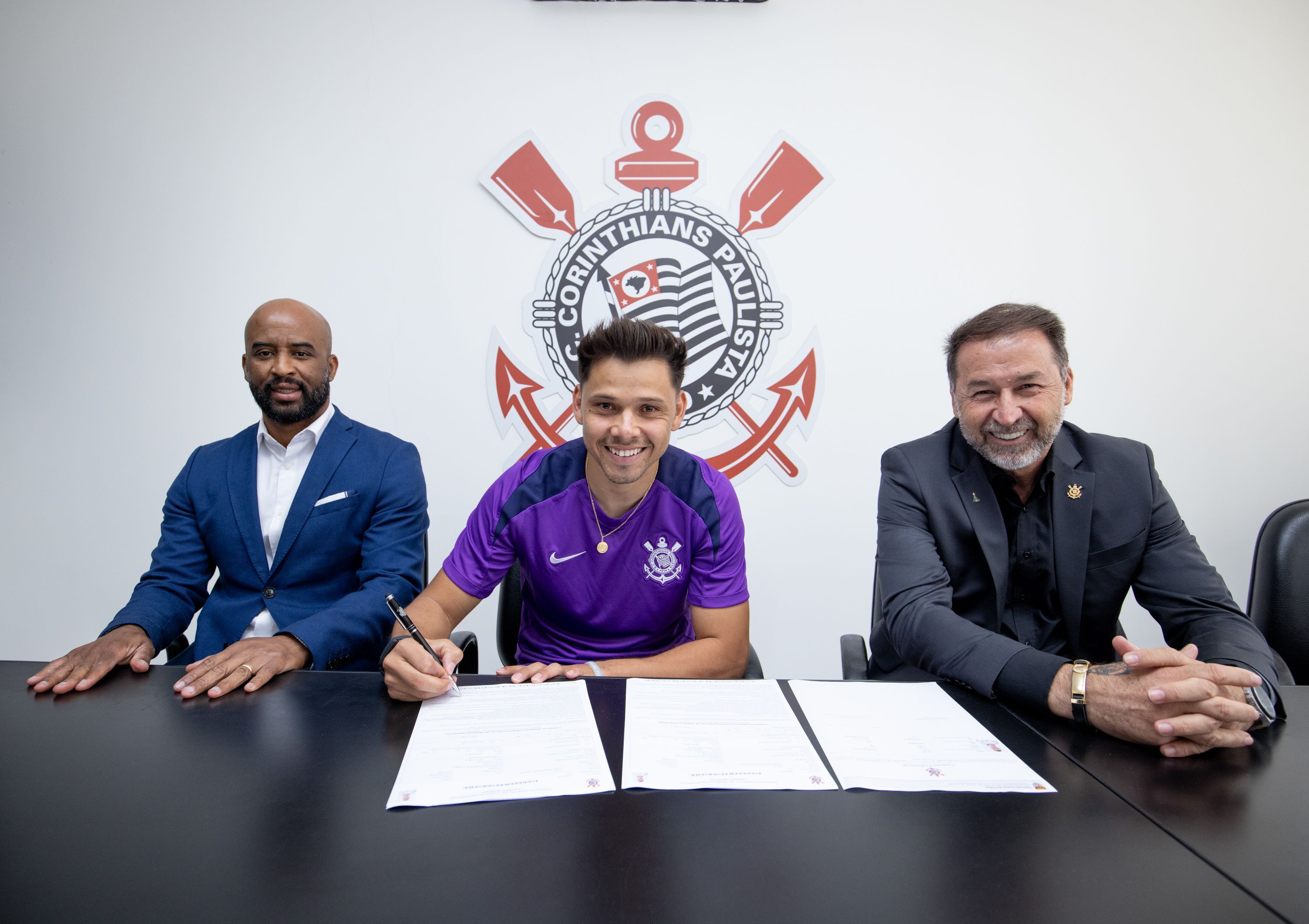 Corinthians oficializa renovação contratual de Ángel Romero