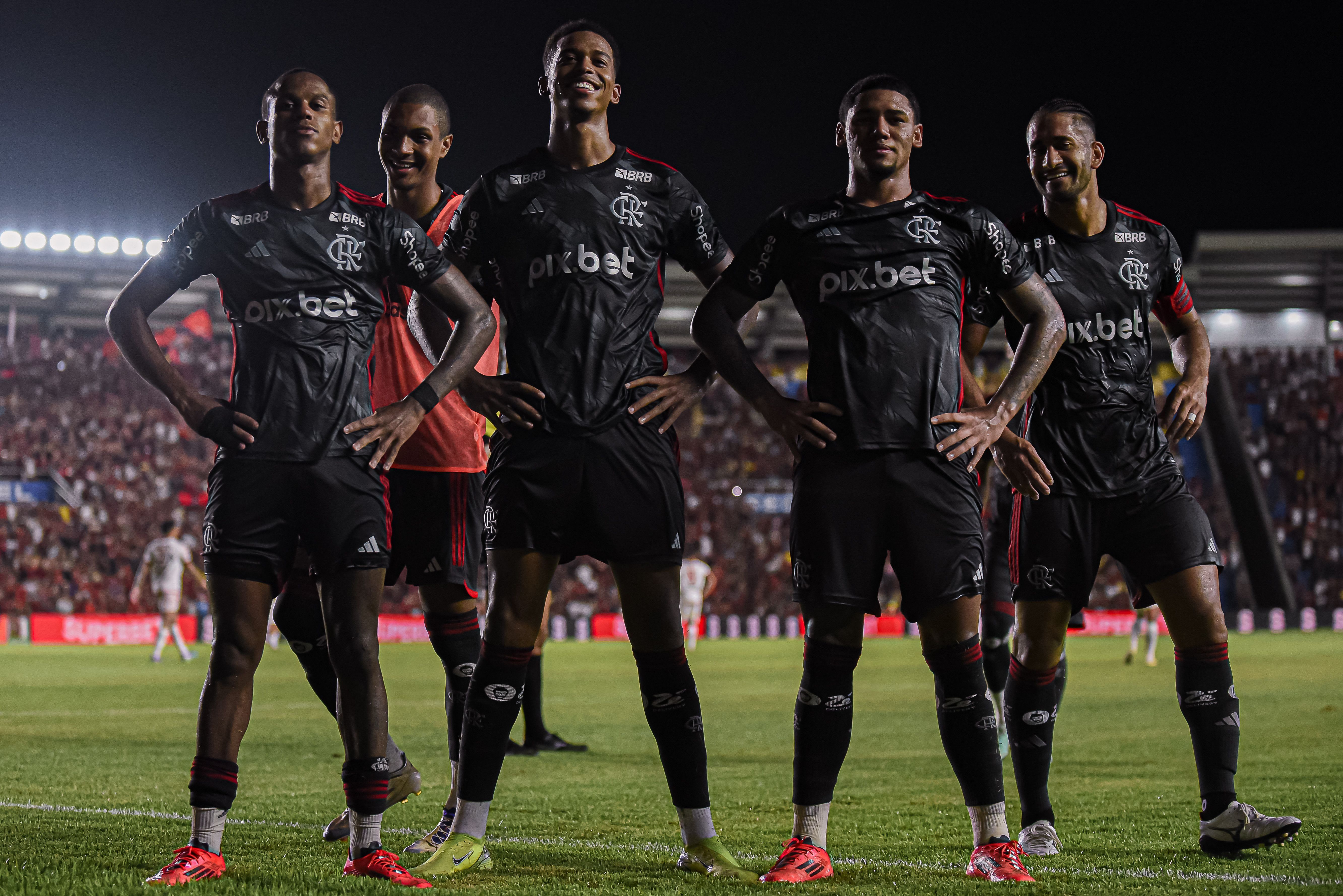 Flamengo massacra o Bangu e vence a primeira partida no Campeonato Carioca