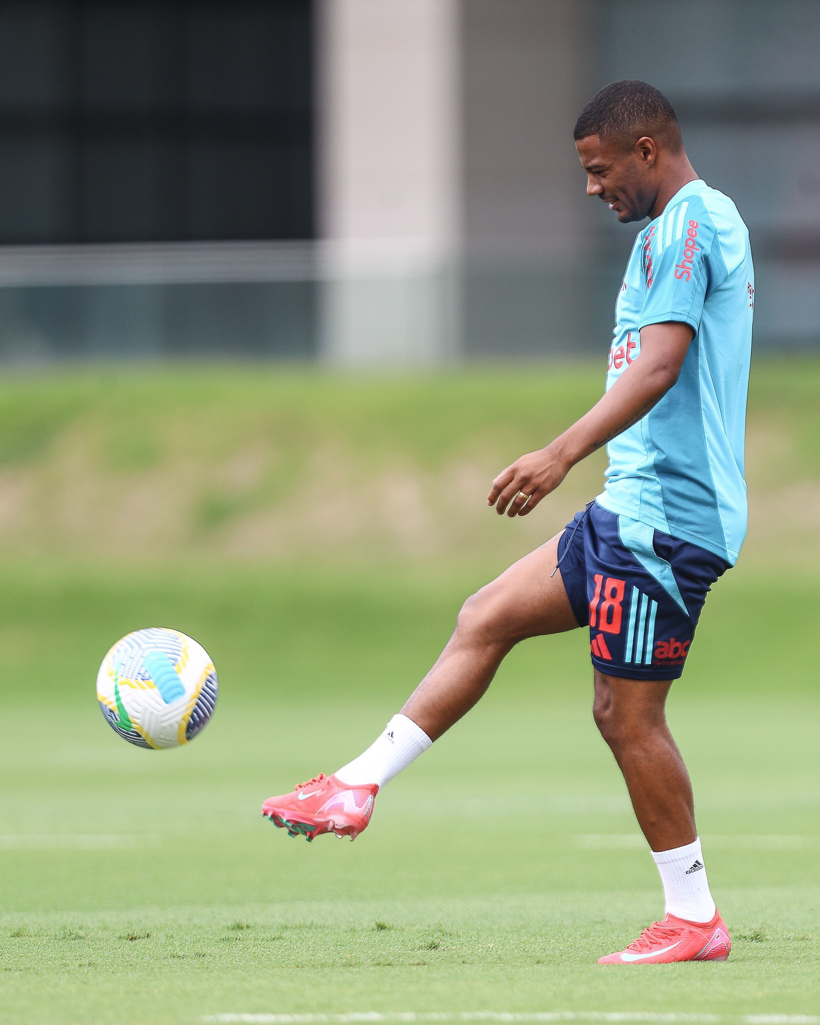 De La Cruz está fora do Fla-Flu; veja provável escalação do Flamengo