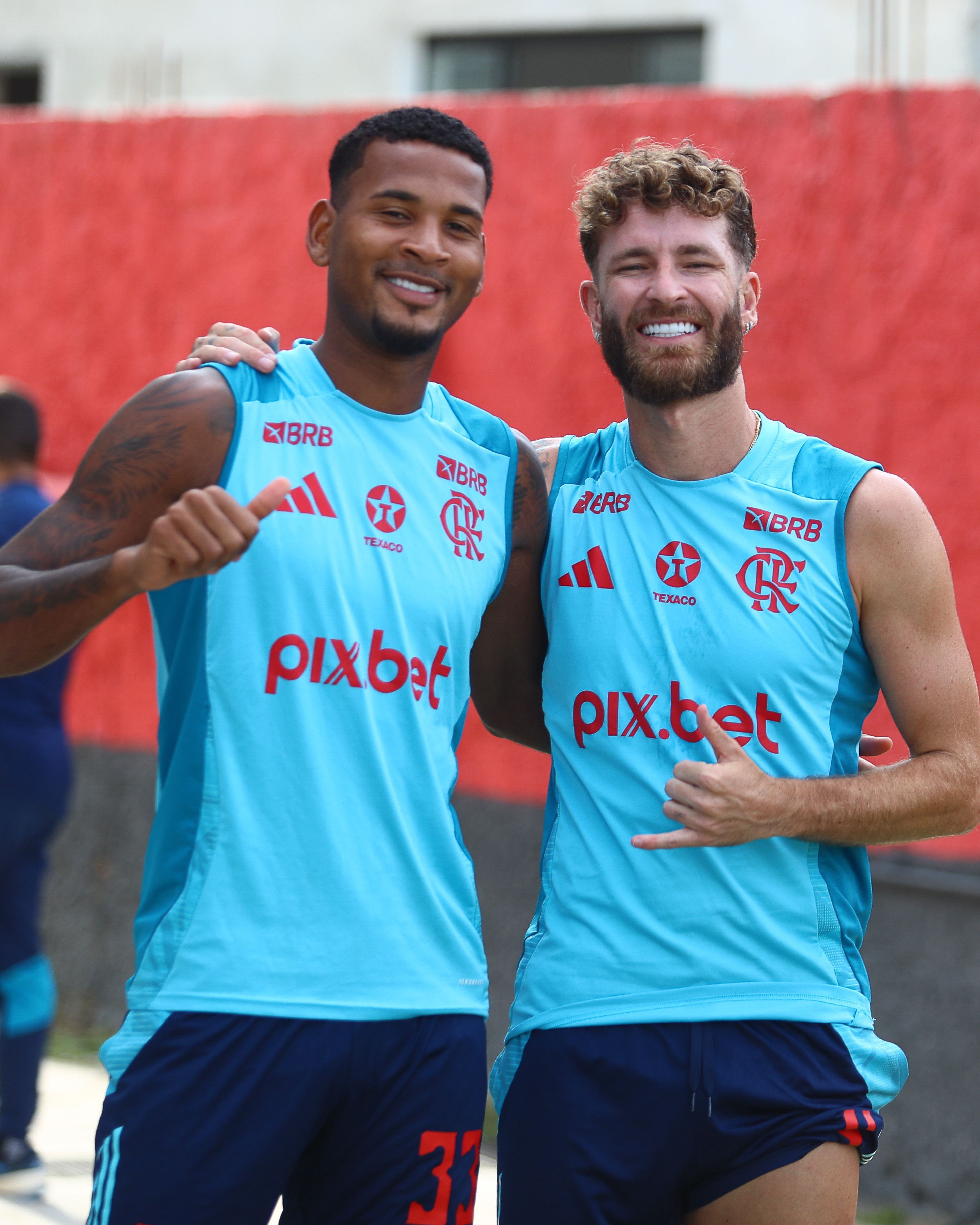 Filipe Luís lida com desfalques, mas terá retorno de titulares contra o Vasco