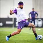 Titular? Memphis Depay é relacionado para Athletico-PR x Corinthians; veja lista