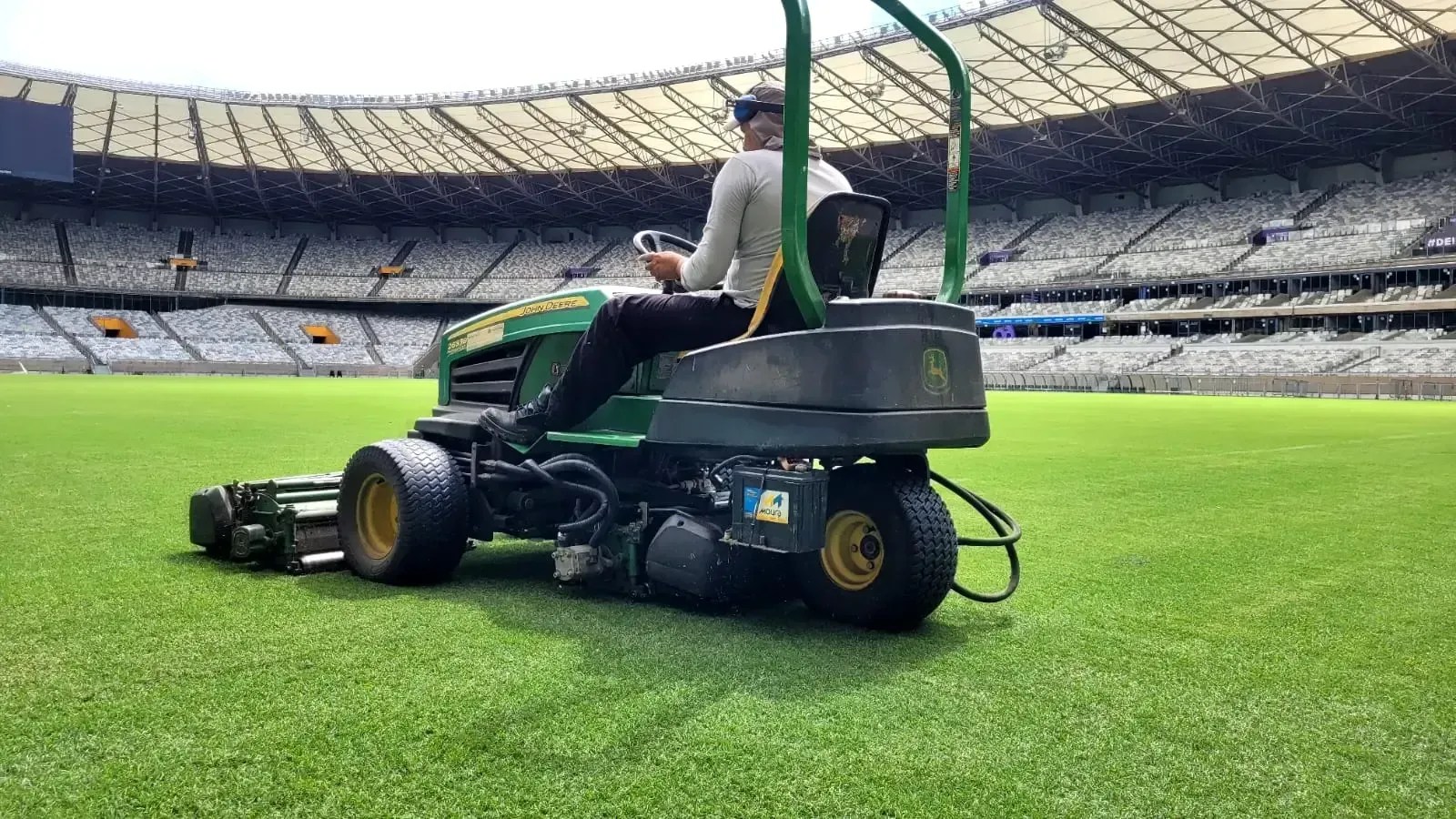 Com calendário apertado, Mineirão inicia preparo do gramado para a temporada 2026