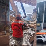 Incêndio na Raja Gabaglia em BH: Bombeiros mantêm caminhão com água no local