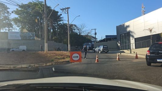 Serviço deve durar o dia todo.