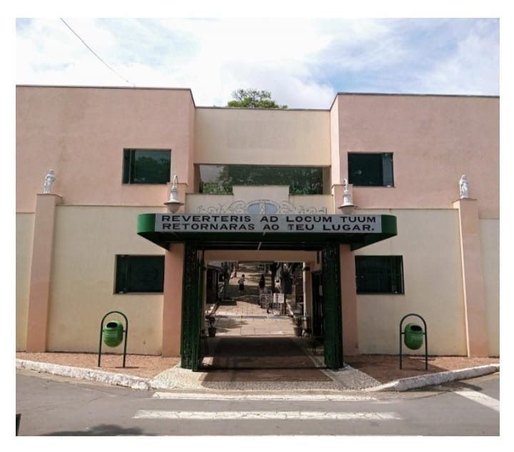 Prefeitura notifica responsáveis por túmulos em mau estado em Poços de Caldas