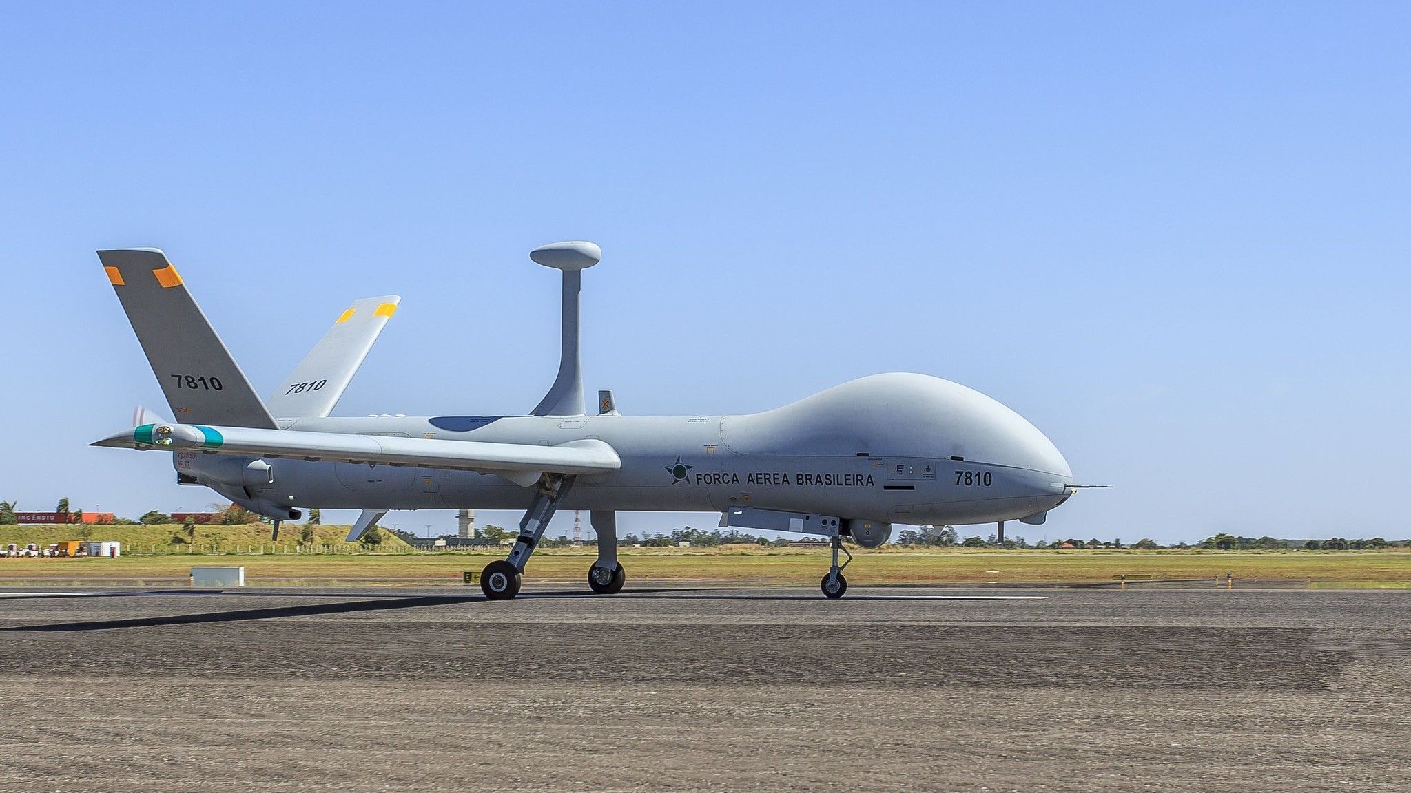 Tragédia no RS: drone da FAB usado para ajudar vítimas das chuvas sofre problema técnico e cai
