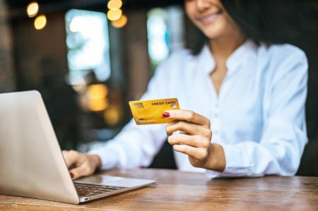 cartao de credito consumo compras online comprando