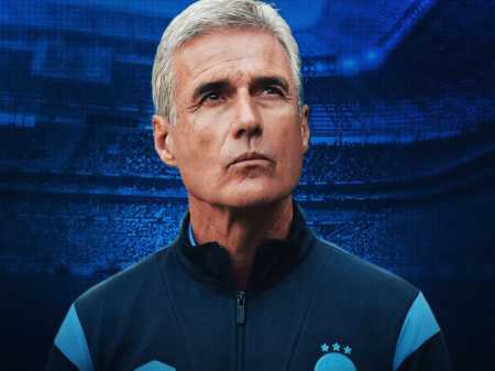 Luís Castro assinou com o Grêmio por duas temporadas