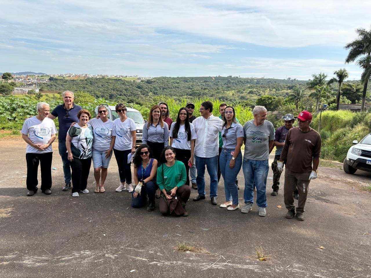 Parque dos Dinossauros recebe plantio de árvores