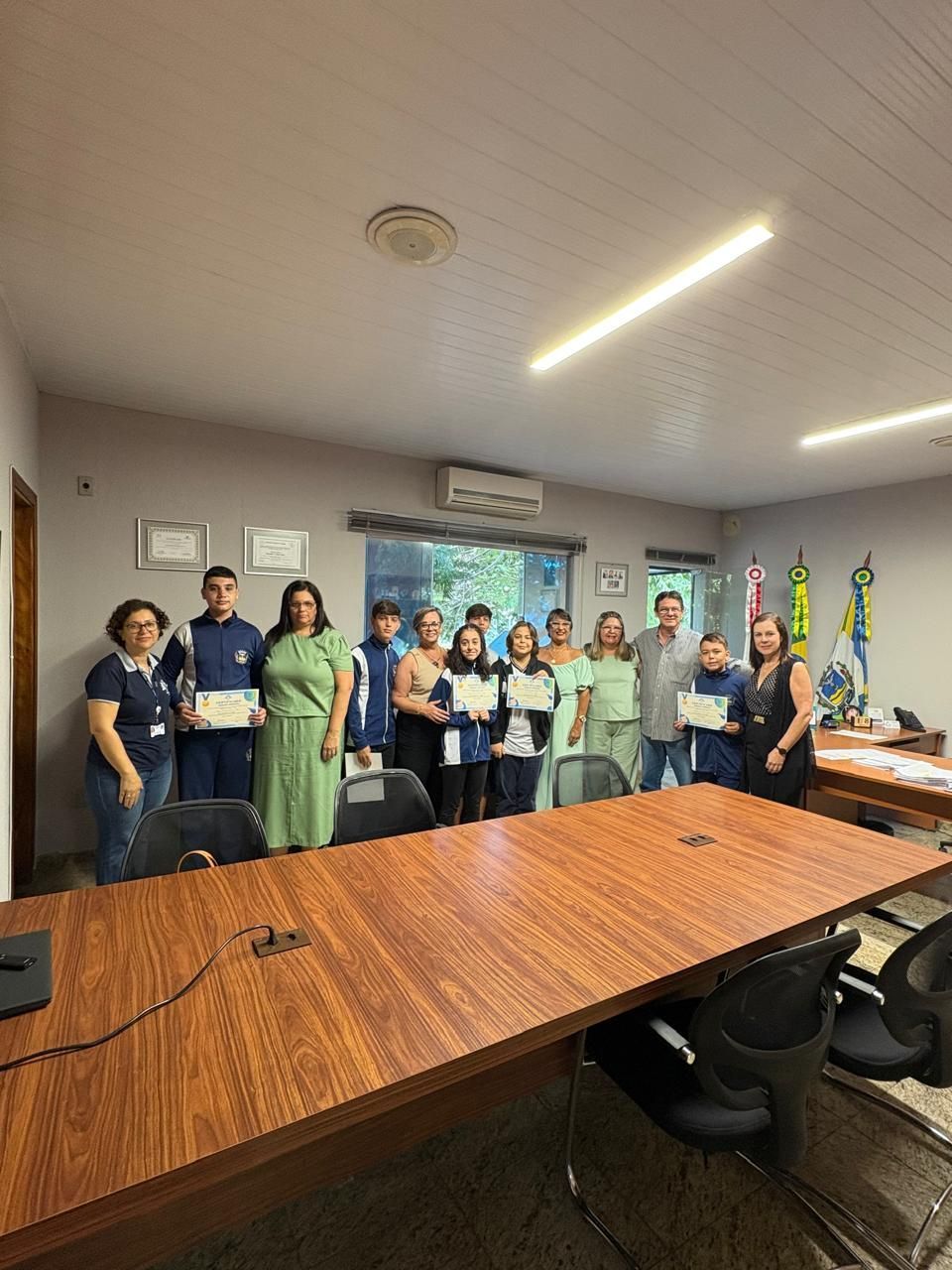 Alunos destaques em Olimpíada de Matemática são homenageados