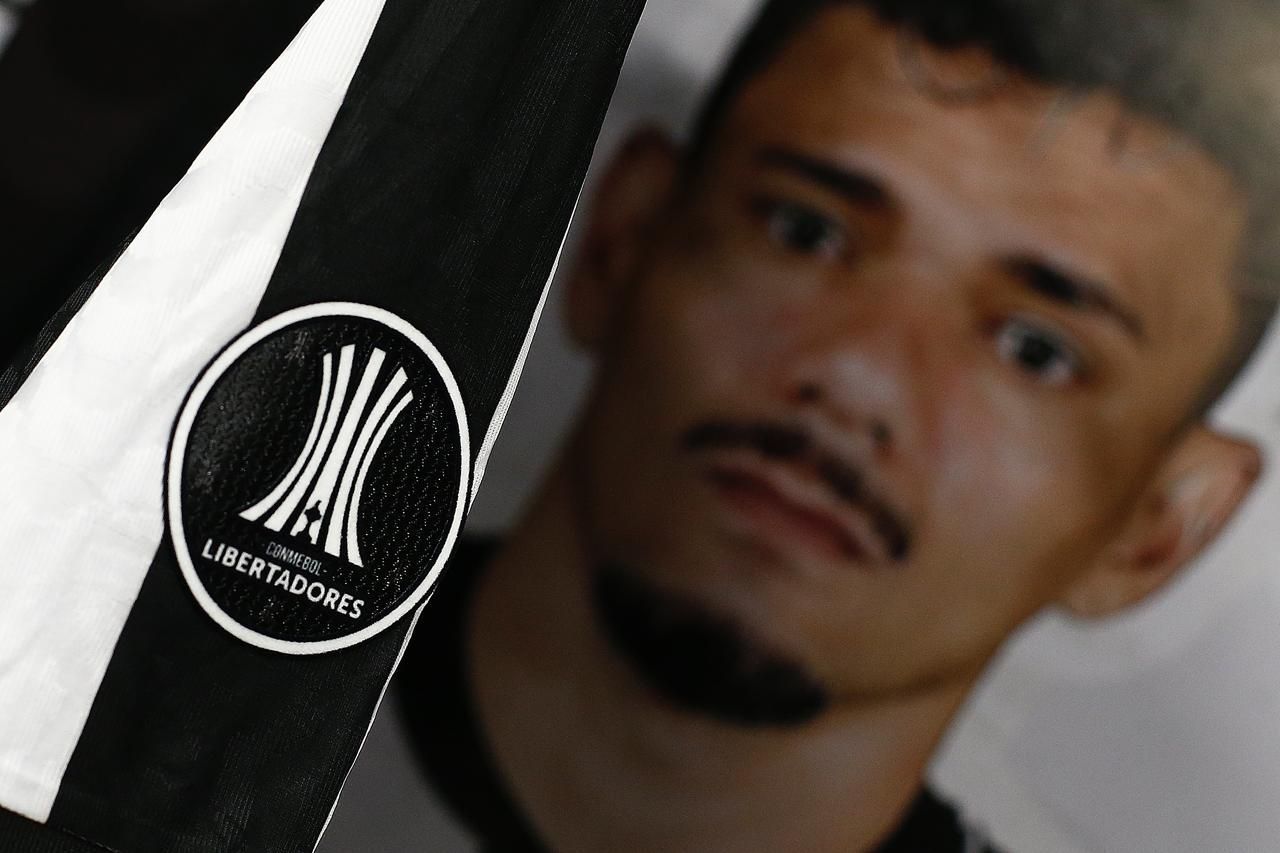 Flamengo x Botafogo: Tiquinho Soares é baixa, e Artur Jorge avalia opções