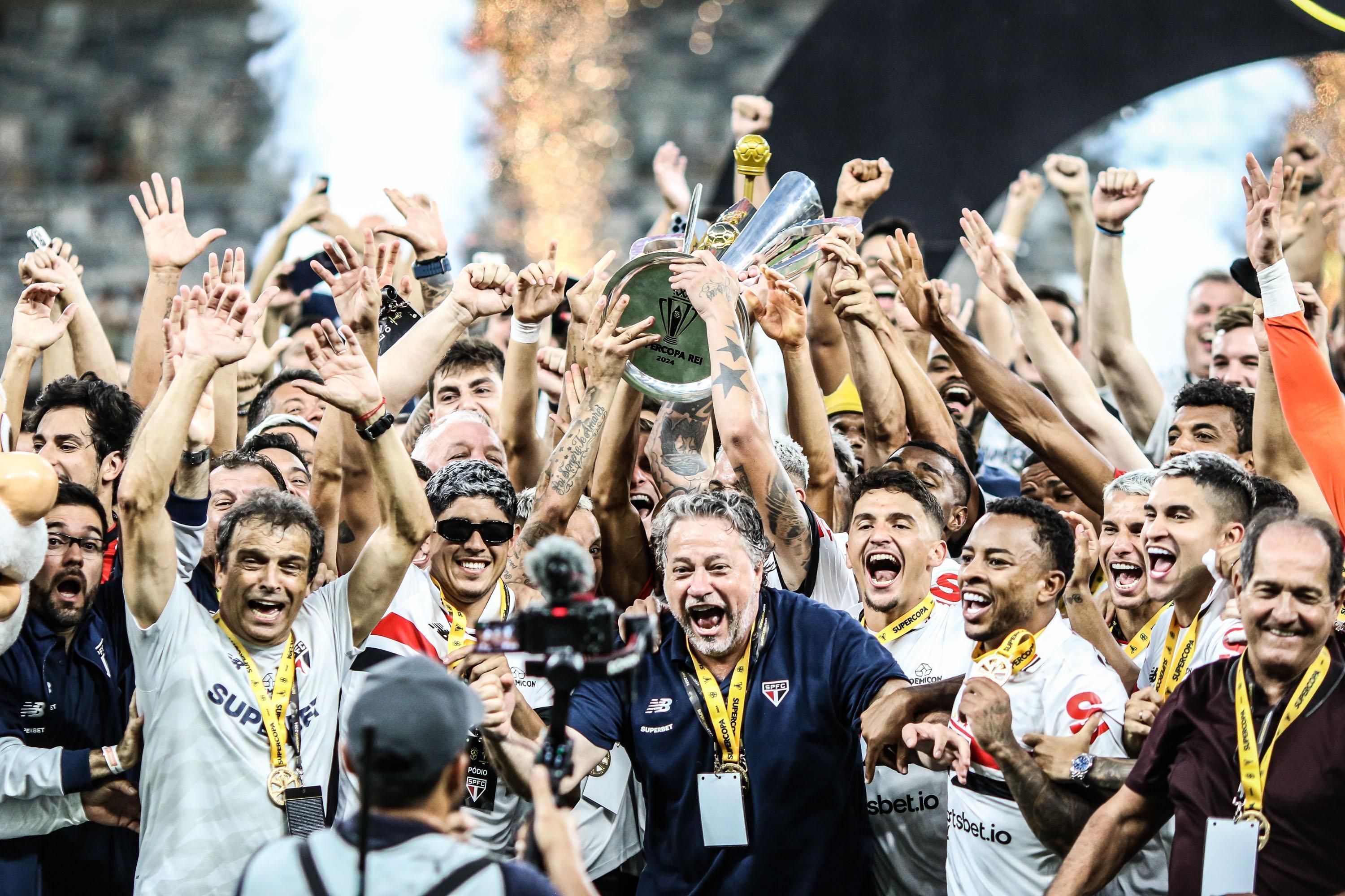 Campeão de tudo: São Paulo completa sala de troféus após levar a Supercopa Rei