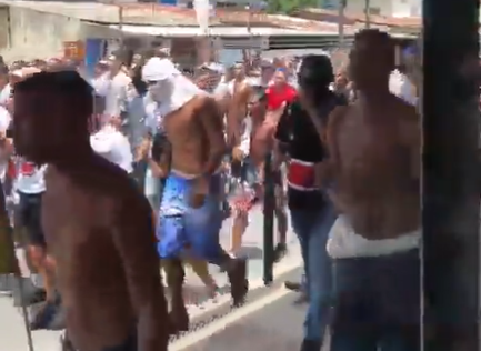 Torcidas de Sport e Santa Cruz brigam antes de clássico na Arena de Pernambuco