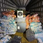 Polícia Federal apreende mais de 1 tonelada de drogas em carga de salgadinhos