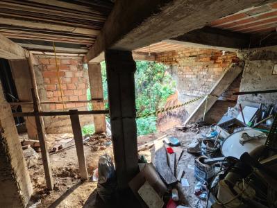 Erosão interdita casa e deixa família desalojada no bairro Planalto